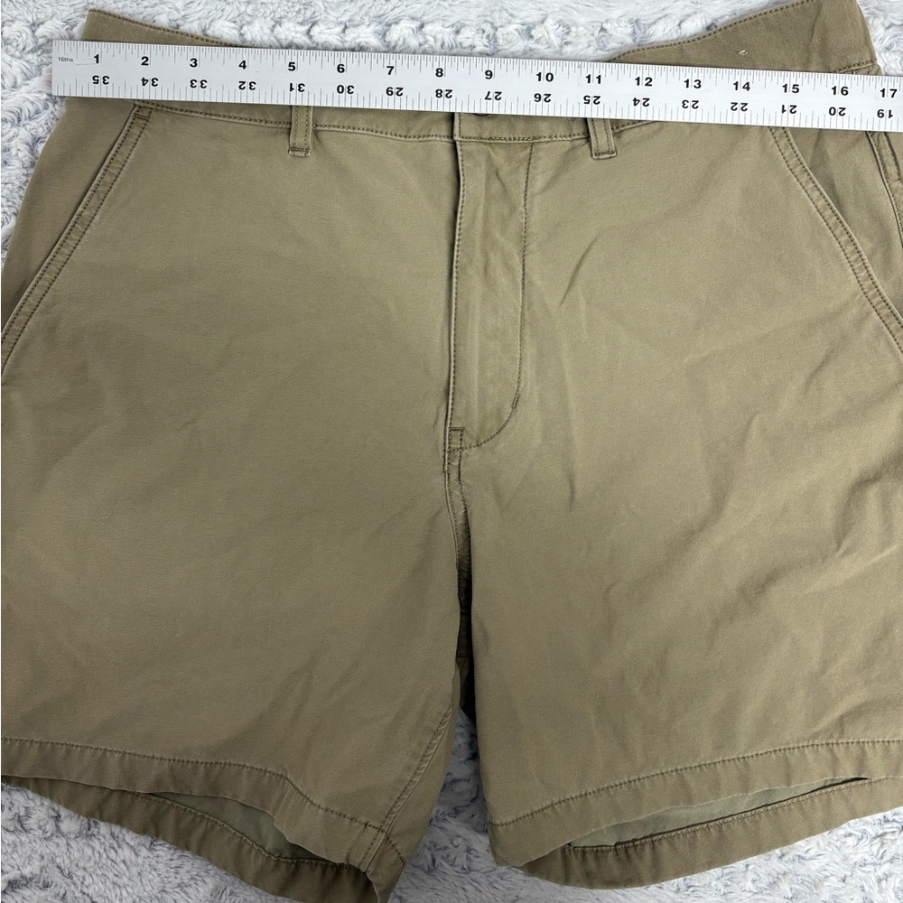 Madewell Olive Green Flat Front Men's Shorts - Picture 3 of 7